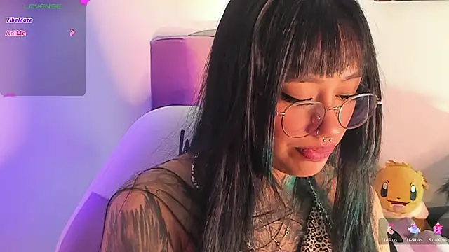 Snapshot of Akari1_Mischief chatting on 01.01.25 Akari1 Mischief online show from 01.01.25