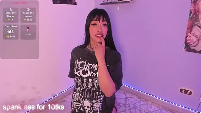 Snapshot of Akari1_Mischief chatting on 09.29.25 Akari1 Mischief online show from 09.29.25