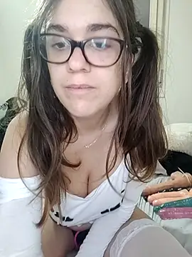 Snapshot of Miachan_LaGattinaVogliosa chatting on 10.31.25 Miachan LaGattinaVogliosa online show from 10.31.25