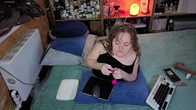 MiniNatalie online show from 11.26.25