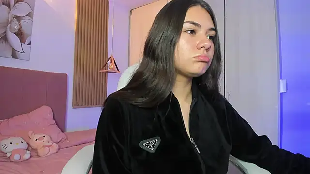 mia nevaeh online show from 10.21.25