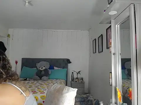 Corina hot online show from 10.15.25