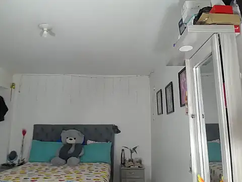 Corina hot online show from 10.16.25