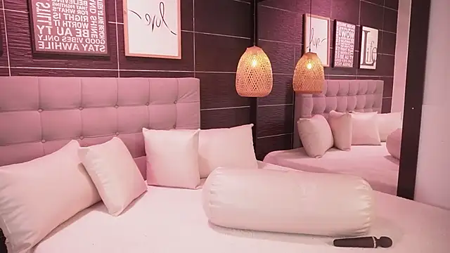 Bella TS  online show from 12.04.25