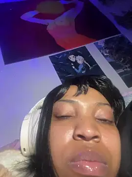 KimiAqua online show from 11.25.25