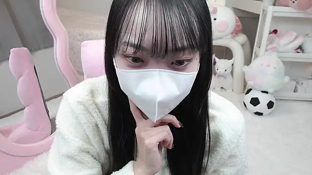 Snapshot of momo_room chatting on 12.15.24 momo room online show from 12.15.24