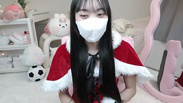 Snapshot of momo_room chatting on 12.21.24 momo room online show from 12.21.24