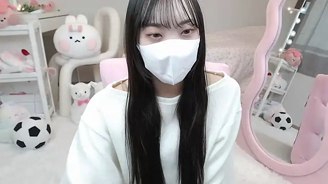 Snapshot of momo_room chatting on 01.02.25 momo room online show from 01.02.25