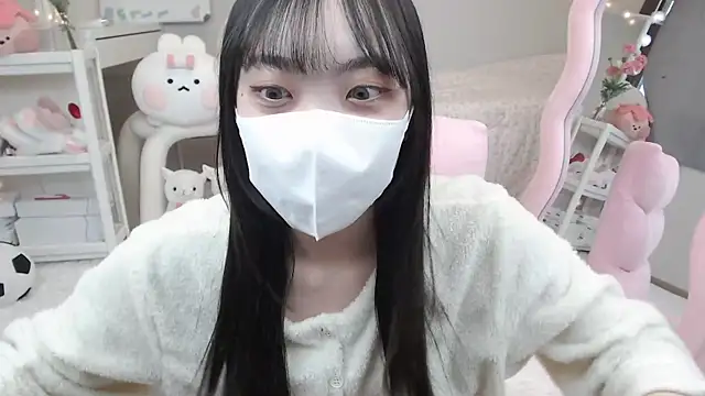 Snapshot of momo_room chatting on 01.18.25 momo room online show from 01.18.25