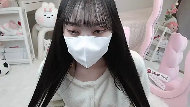 Snapshot of momo_room chatting on 01.18.25 momo room online show from 01.18.25