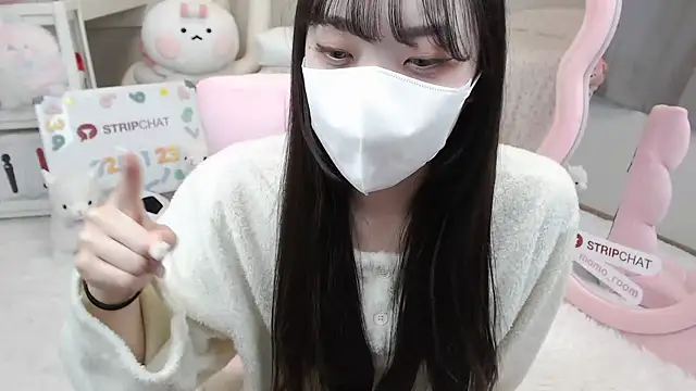 Snapshot of momo_room chatting on 01.25.25 momo room online show from 01.25.25