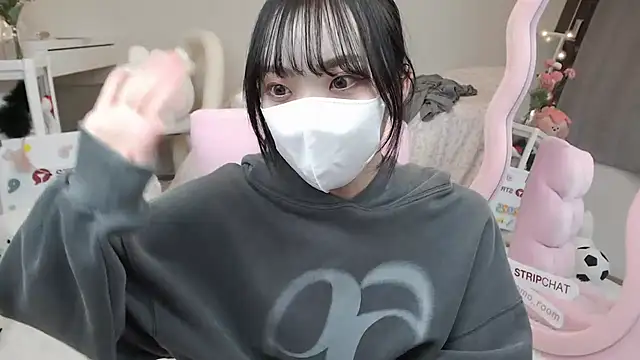 Snapshot of momo_room chatting on 03.01.25 momo room online show from 03.01.25