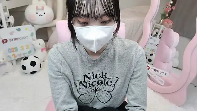 Snapshot of momo_room chatting on 03.03.25 momo room online show from 03.03.25
