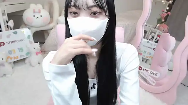 Snapshot of momo_room chatting on 03.15.25 momo room online show from 03.15.25