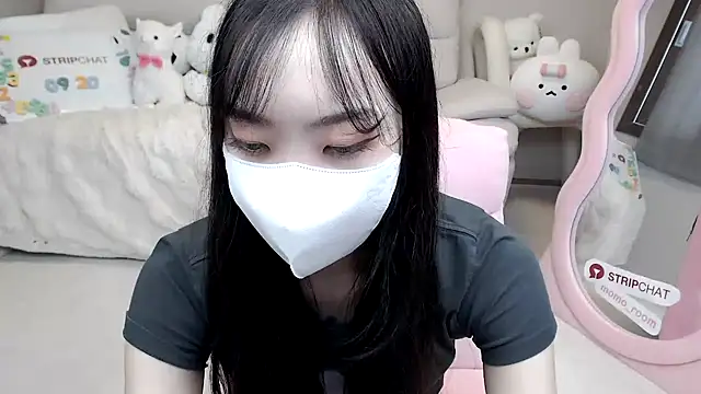 Snapshot of momo_room chatting on 09.20.25 momo room online show from 09.20.25