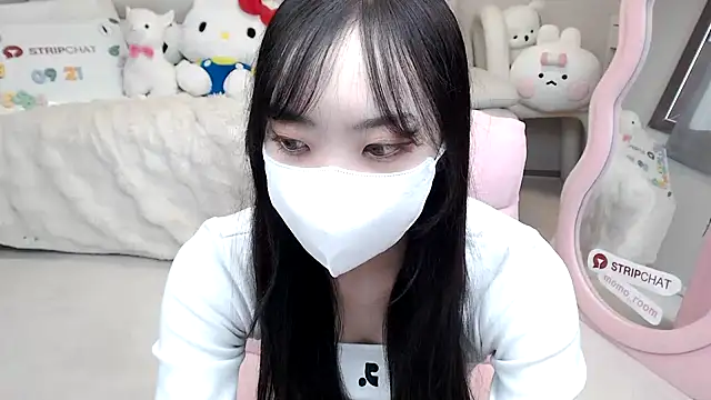 Snapshot of momo_room chatting on 09.21.25 momo room online show from 09.21.25