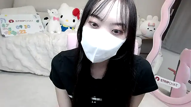 Snapshot of momo_room chatting on 09.30.25 momo room online show from 09.30.25