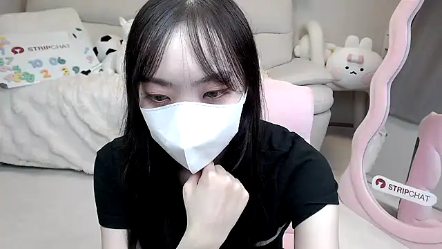 Snapshot of momo_room chatting on 10.06.25 momo room online show from 10.06.25