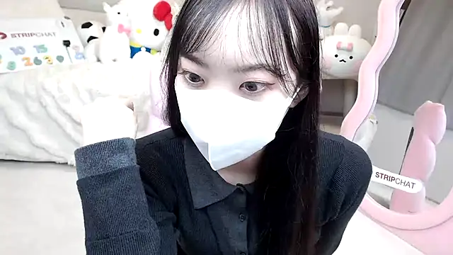 Snapshot of momo_room chatting on 10.15.25 momo room online show from 10.15.25