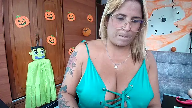 Majo Soussa online show from 10.20.25