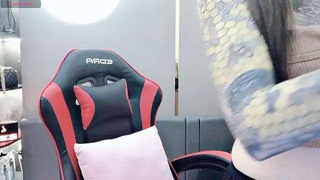 Snapshot of witch-39 chatting on 12.14.24 witch-39 online show from 12.14.24