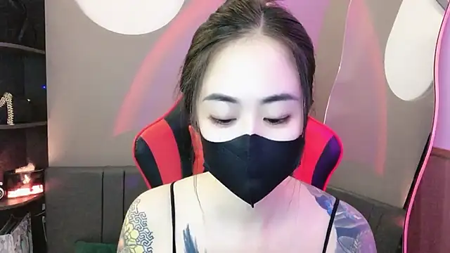 Snapshot of witch-39 chatting on 12.18.24 witch-39 online show from 12.18.24