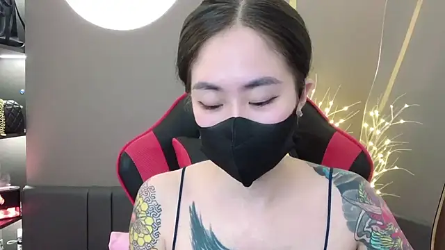 Snapshot of witch-39 chatting on 12.20.24 witch-39 online show from 12.20.24