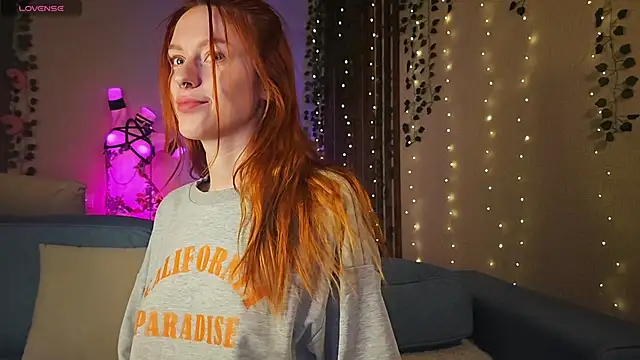 Snapshot of _SweetFox_ chatting on 11.12.25 SweetFox online show from 11.12.25