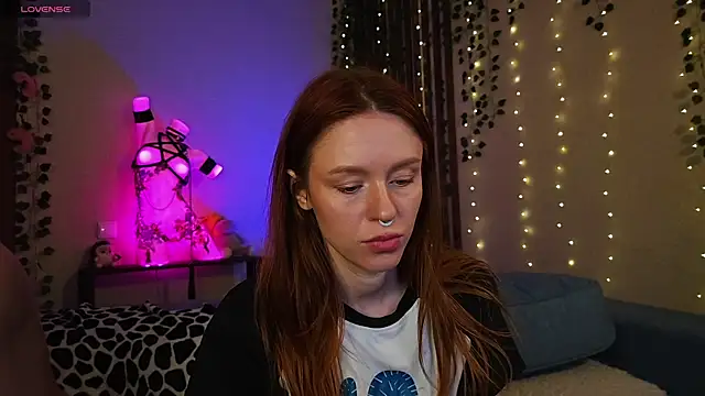 Snapshot of _SweetFox_ chatting on 11.16.25 SweetFox online show from 11.16.25