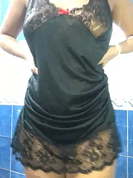 Snapshot of Moroccan_bitch chatting on 12.15.24 Moroccan bitch online show from 12.15.24