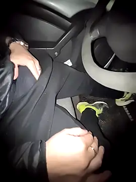 Snapshot of BISX-24 chatting on 11.21.25 BISX-24 online show from 11.21.25