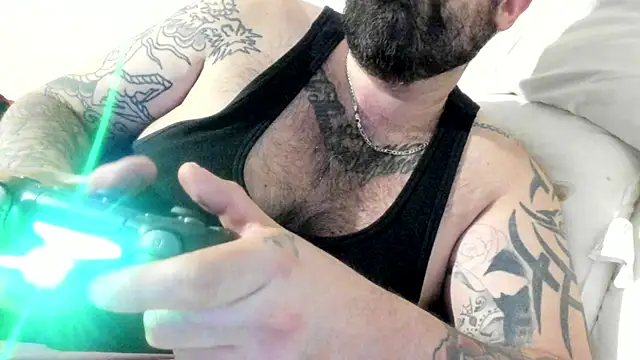 Snapshot of chubbycloudybottom chatting on 12.18.25 chubbycloudybottom online show from 12.18.25