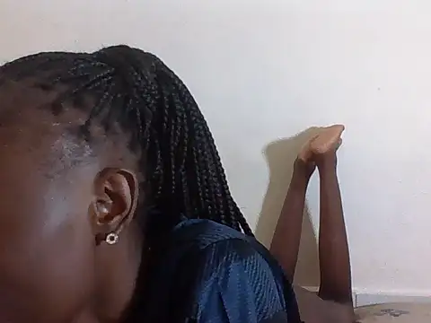 SexyNeedle22 online show from 11.17.25