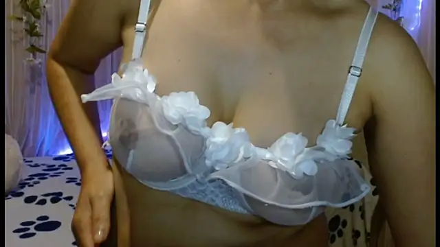 Snapshot of italagomez_ chatting on 01.06.25 italagomez online show from 01.06.25