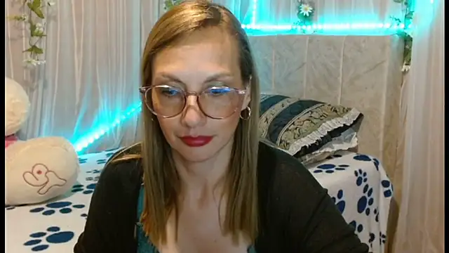 Snapshot of italagomez_ chatting on 01.11.25 italagomez online show from 01.11.25