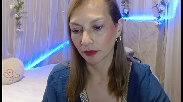 Snapshot of italagomez_ chatting on 01.19.25 italagomez online show from 01.19.25