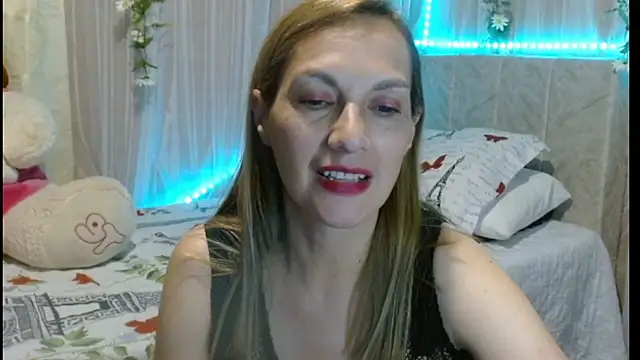 Snapshot of italagomez_ chatting on 02.03.25 italagomez online show from 02.03.25