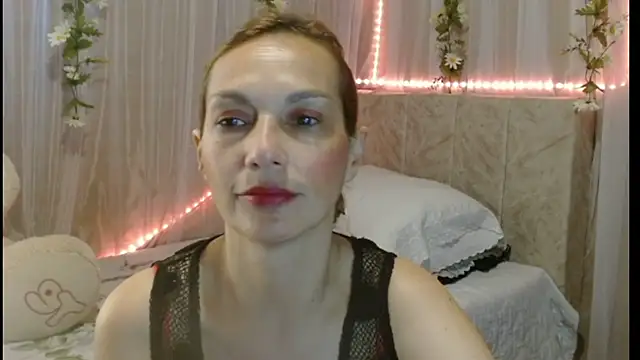 Snapshot of italagomez_ chatting on 02.09.25 italagomez online show from 02.09.25