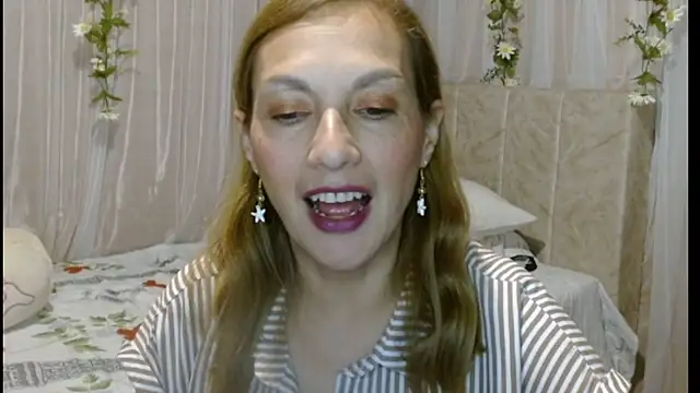 Snapshot of italagomez_ chatting on 02.14.25 italagomez online show from 02.14.25