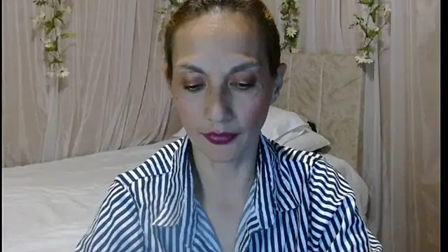 Snapshot of italagomez_ chatting on 02.28.25 italagomez online show from 02.28.25