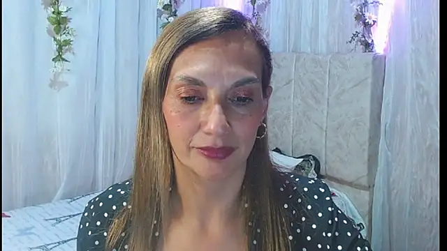 Snapshot of italagomez_ chatting on 03.20.25 italagomez online show from 03.20.25