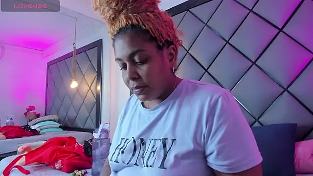 ELLA KELLY online show from 04.07.26