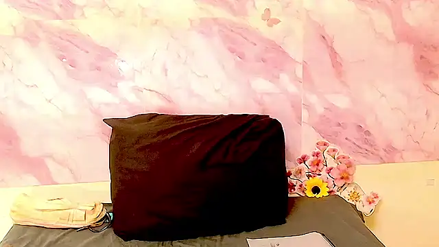 Snapshot of EroticSexyStripper chatting on 02.18.26 EroticSexyStripper online show from 02.18.26