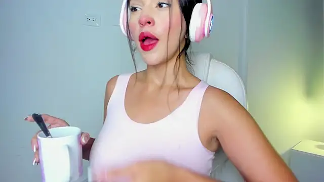 Snapshot of HarleyQueen_Robbie chatting on 01.04.25 HarleyQueen Robbie online show from 01.04.25