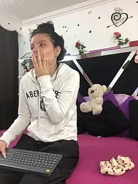 1lovelygirls online show from 10.31.25