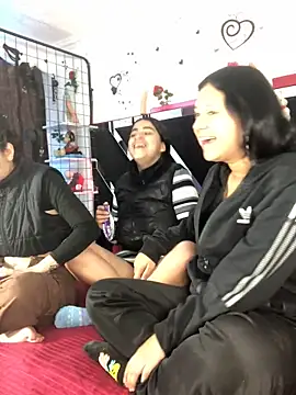 1lovelygirls online show from 11.20.25