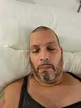 Snapshot of Just2much chatting on 10.08.25 Just2much online show from 10.08.25