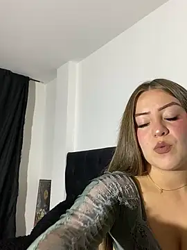 Snapshot of cheryl_cc chatting on 02.13.25 cheryl cc online show from 02.13.25