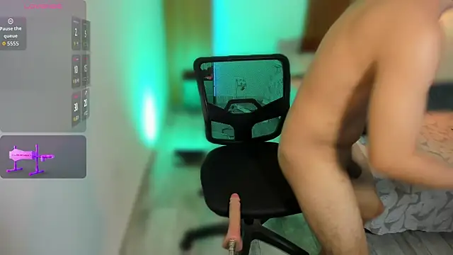 Snapshot of james_lincoln chatting on 12.02.25 james lincoln online show from 12.02.25