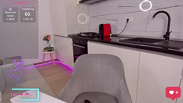 Snapshot of CelyneMay chatting on 11.07.25 CelyneMay online show from 11.07.25